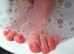 kissabletoes:  Pedi-time 👣💖 Who’s