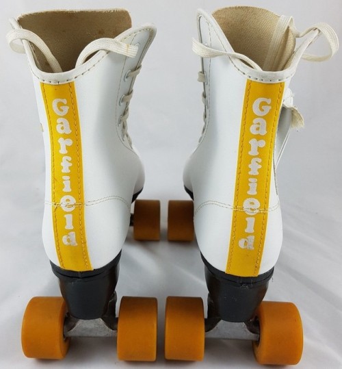 ebaygarf:  Vintage Garfield White Roller Boots And Carry Case 1978  