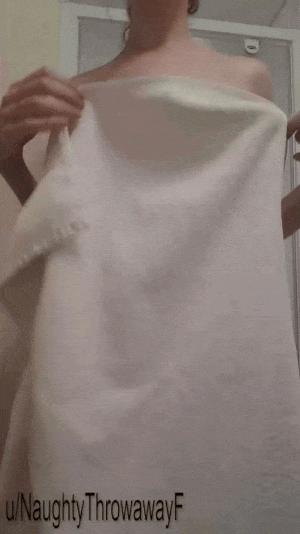 naughtythrowawayf:    Fresh out of the shower 💦naughtythrowawayf.tumblr.com  