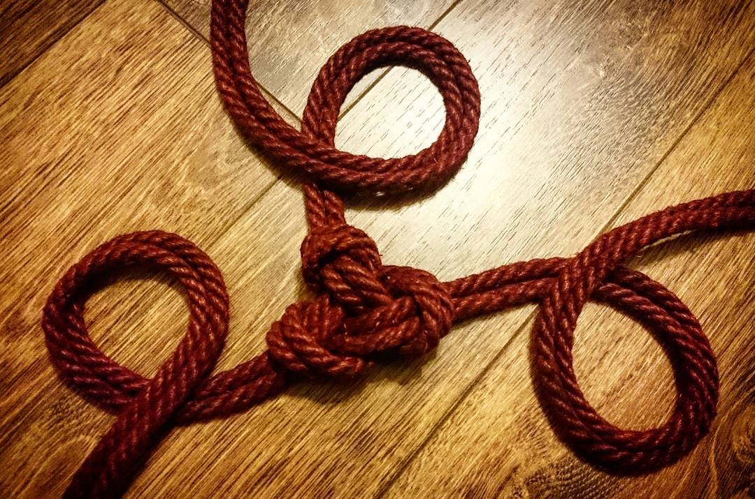 tieduptee:➰ Triskelion Knot ➰