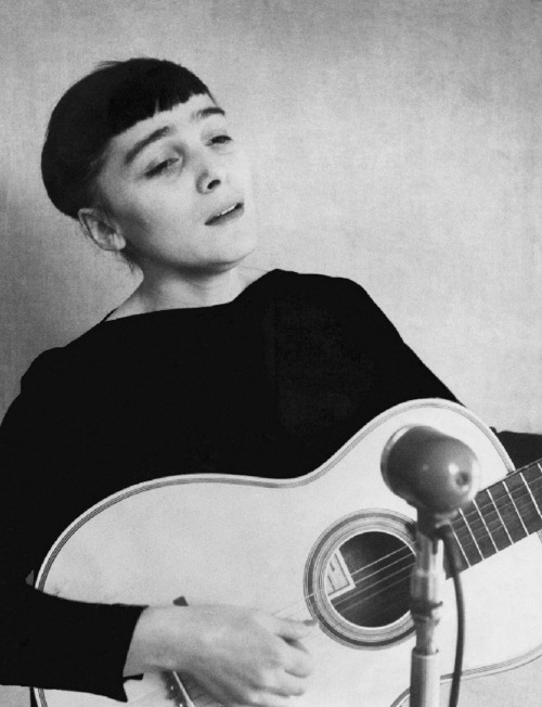 Georgian folk singer and songwriter Inola Gurgulia (1929 - 1977).sourcevoice