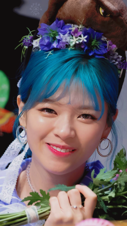 『JEONGYEON』saved? reblog or like© fantaken owners