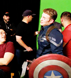 mostlypoptarts:  oras: chris evans behind the scenes on the winter soldier set [x]  #like #does your jawline get freshly filed every morning #HOW IS IT THAT ANGULAR #like your waist. (via borncareful) 