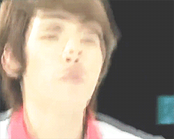 ffuckgyu:  “I’m not gonna do it (trouble maker stage) unless we kiss!”— Lee Sung Yeol 