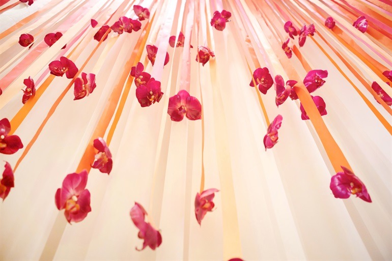 beautifulsouthasianbrides:  Images by:Gucio Photography Decorator: Evan Orion @ Flowerz