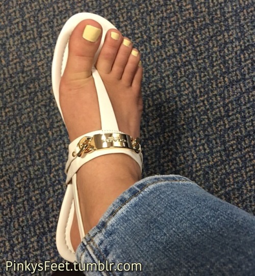 Sex goddessalice:  Buttercup toes. pictures