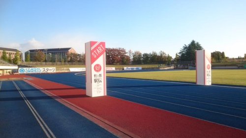 日本学生陸上競技連合‏@iuauj【杜の都駅伝】おはようございます！杜の都駅伝、スタート地点では着々と準備が開始されています。約5時間後には、ここから26チームのランナーがスタートします！！