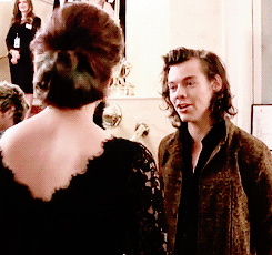 triharrytops:  16meets18history: Congratulations on your child! x  #’HANDS BEHIND