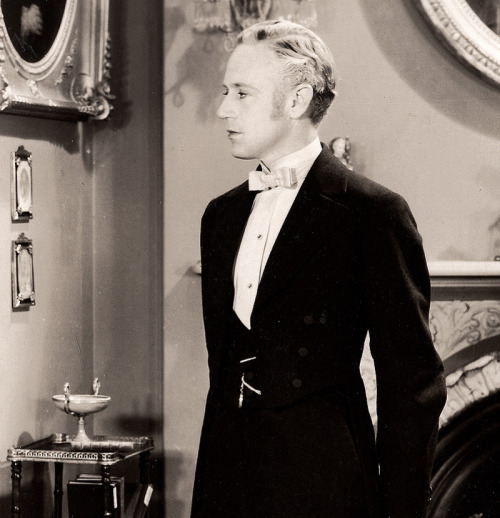 lesliehowardforever:Leslie Howard in Secrets (1933)