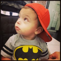 This is how he puts his hat on #berlinbenjamin