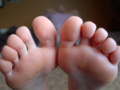 passionatejeannatoes:  Feet fetish and foot fetish cause