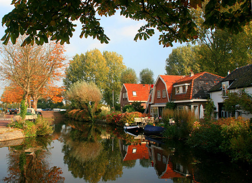 (via Fall in Weesp, a photo from Noord-Holland, South | TrekEarth)Weesp, Netherlands
