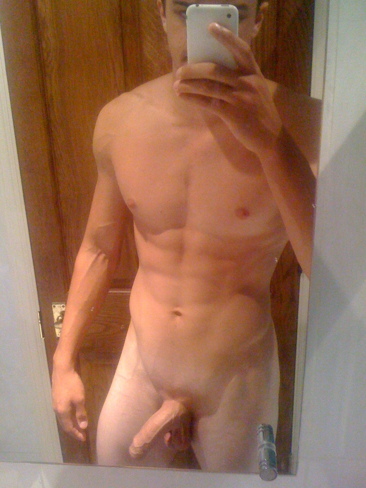 austselfieboys:  hotcunts:  With a body and cock like that why wouldn’t you be