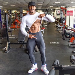 jaqlvmen:  When your quads gains are fighting your compression pants 🙌🏾 Great legs session today! I love legs days, one of the best decisions was hitting them twice a week. Whilst I’ve seen a huge increase in size, it has been difficult to set