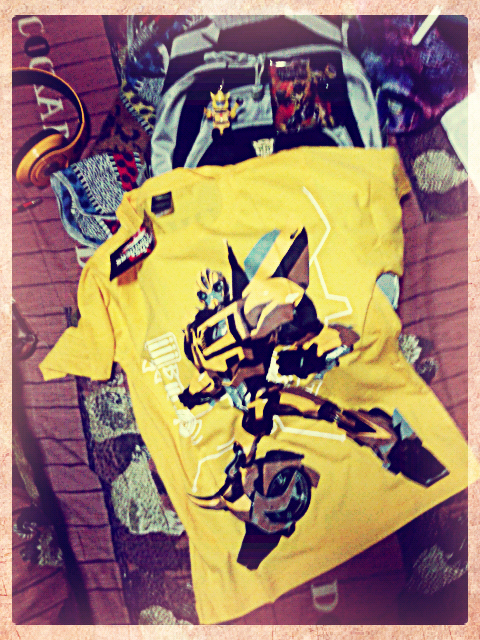 mzelda:  MZelda & Ruka (with Ruka’s GF) @Terminal 21: Kid’s day Fun Park Party. TF goods drain all my money! (Only T-shirt, bag, and wallet… Not Optimus & Megatron head and fists. lol)