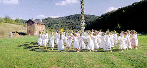 madeline-kahn:Dancing in Film:Midsommar (2019) dir. Ari AsterChoreography by Anna Vnuk