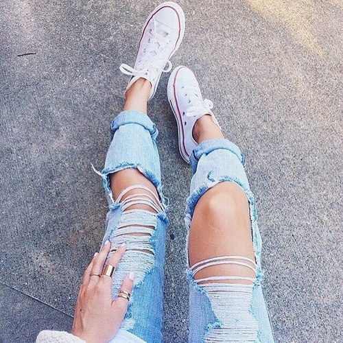 daretobefashionable:ripped pants