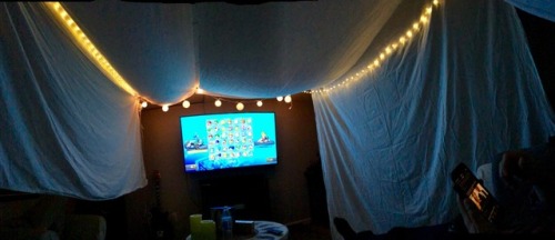 Yesterday my boyfriend surprised me with my own fort! He saw on my Pinterest that I pinned this fort