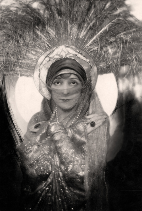 ‘Eine Frau von Format’, 1927Freiherr Wolff von Gudenberg :: Singer and Actress Fritzi Massary. Role 