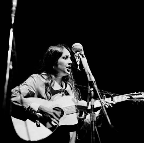 bobdylan-n-jonimitchell:  Joan Baez performing at the Newport Folk Festival, July 1965.