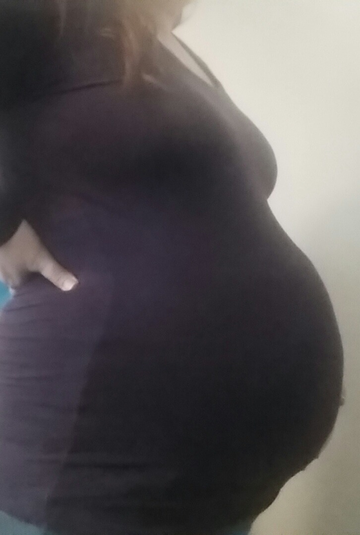 cadiepreggobelly:18 weeks with the twins girls. Figured I’d share a #bumpdate with