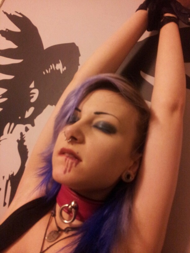 kinkyselfshot:  daddyknowsbestx:  Training a dear submissive friend in order to find