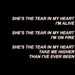 sophomorelump:  tear in my heart // twenty one pilots