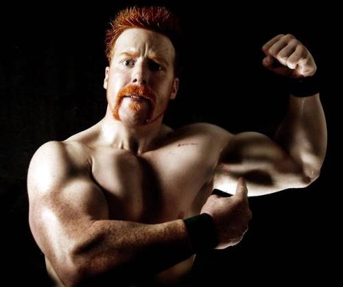 tough-laoch-fella:  I wanna feel those big beautiful biceps more than anything…  I just want to feel his entire body! Unf!