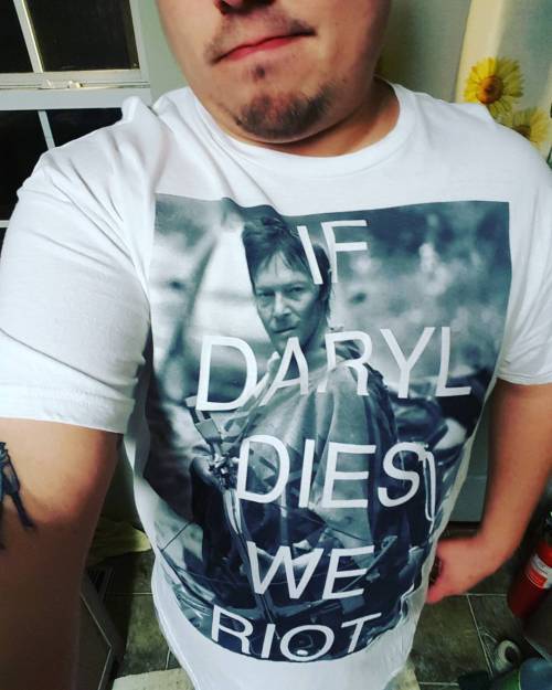 For all the walking dead fans. I wear this shirt for u. #teamdaryl