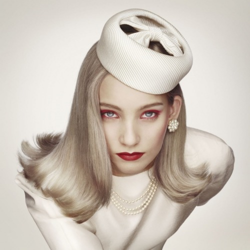 strangelfreak:  Erwin Olaf - Royal Blood Olaf’s Royal Blood series, which includes the Diana look-a-like picture, attempts to stir debate about public fascination with fame and violence by using blond models to portray celebrities who met a violent