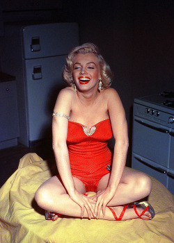 perfectlymarilynmonroe: Marilyn Monroe photographed