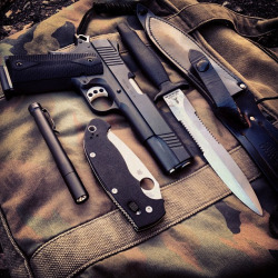 gearoholicsanonymous:  Turkey Day carry pic.  Happy Thanksgiving everyone!  Be safe. by 2AUSC on Flickr.