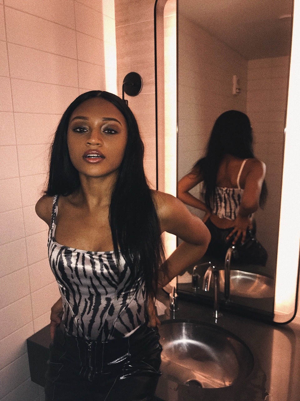 rob-walks:  kee-yaw-nah:  I looked so great last night  wow 🤧🤕