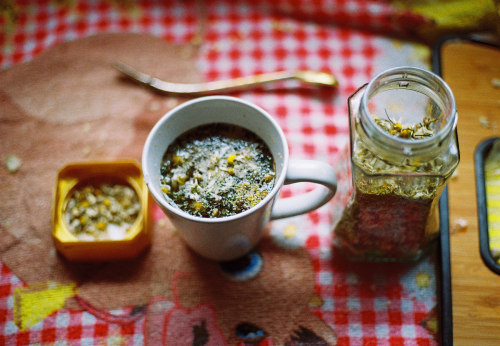 chamomile tea by sol annaVia Flickr:blog /facebook