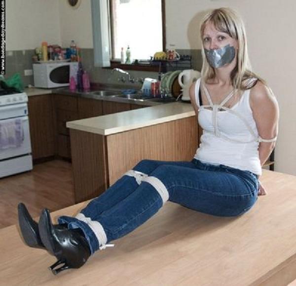 stacykdid:  Desperate Housewives - Looks like there won’t be much housework done
