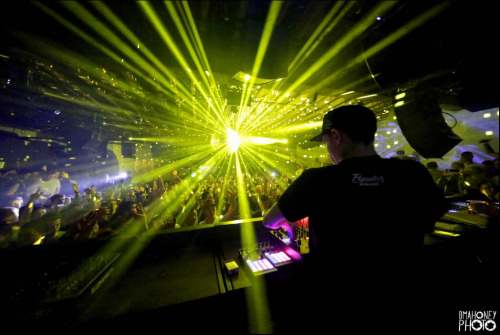 patrikkiss:  MEE FRONT AND CENTER AT DEADMAU5 UNHOOKED SHOW IN BROOKLYN. CRAZIEST TECHNO PARTY IN A LONG FREAKING TIME. 