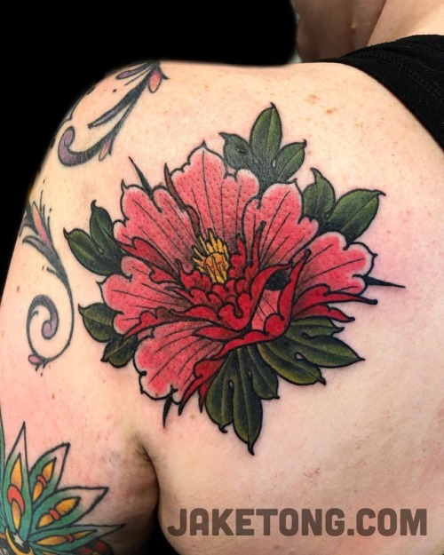 #freehand #peony #coverup (SWIPE⬅️) on Patricia who has a lotta awesome work on her. . . . . .. . ✈️