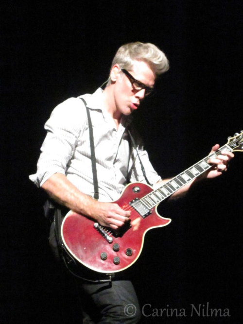 trvllngjwllr:  Kyle Cook of Matchbox Twenty @ Gibson Amphitheatre, Universal City Los Angeles ~ 17 J