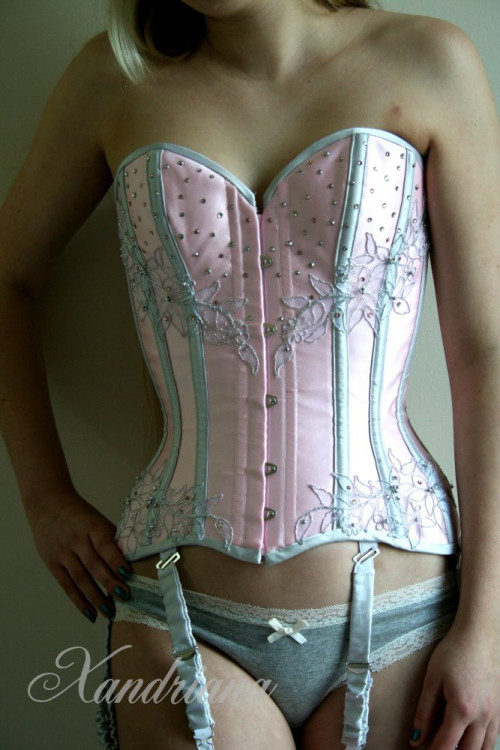 moderncorsetiere:  corsetiere : Xandrianalinks : facebook | Tumblr | Twitter | Etsylocation: UK