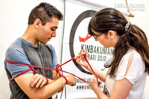 Clase de #Shibari por HaruTsubaki #NivelInicial en @KinbakuManiaDojo Kevin por Agustina 27 de Enero 