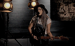 strangeslve:  @halsey: I know I’m not some hot male rockstar but if you guys wanna