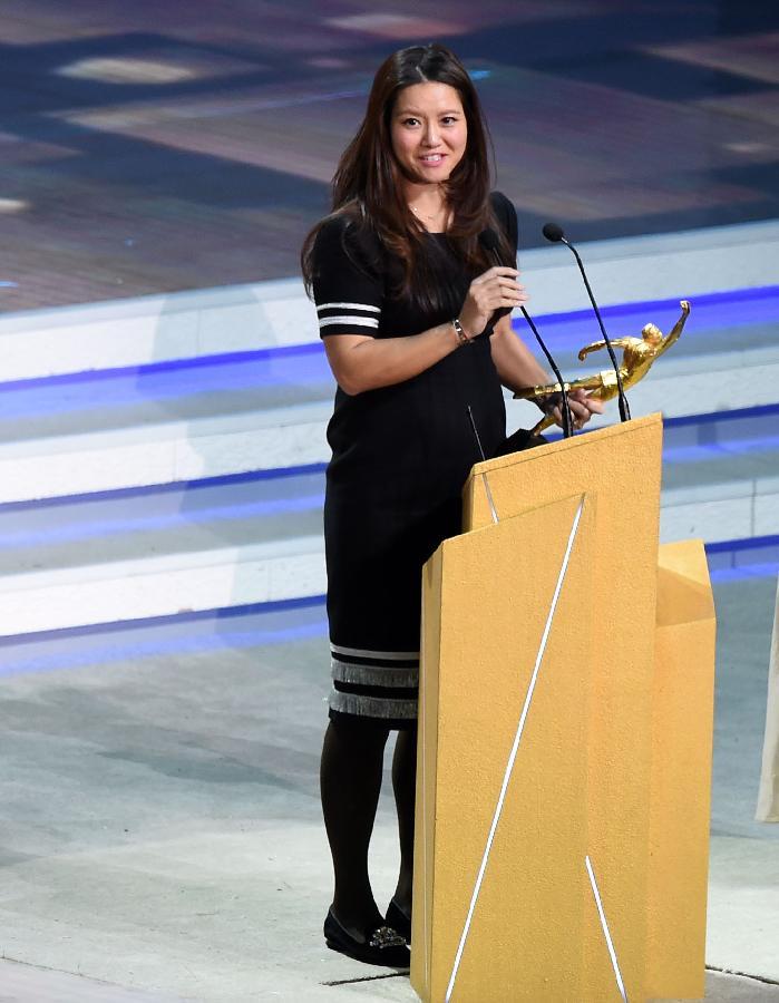  Chinese tennis star Li Na receiving the award for Best Female Athlete of the  Year