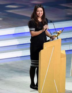  Chinese tennis star Li Na receiving the