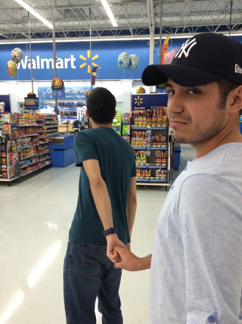 haveitjoeway:  gymleadermiguel:  when my boyfriend took me on a date to Walmart 😍👌🏼  need me a freak like this 