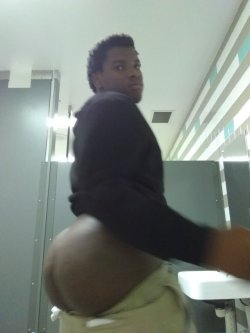 mrbisexualbootylover:  Eat my big ass inside of the school restroom stall before someone catch us🍑🍑🍑🍑🍑🍑🍑