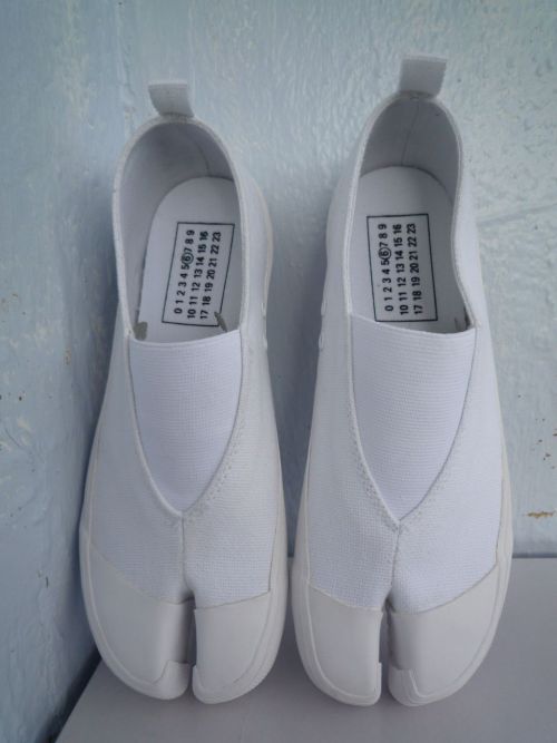 lacollectionneuse:  tabi slip-ons (eu 36) • martin margiela€219