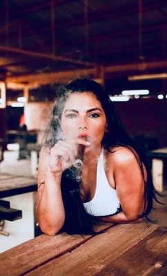 CIGAR Capnolagnia Female Smoking Fetish (NSFW 🔞)