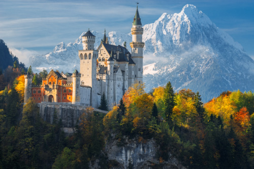 travelingcolors:  Looming over the small Bavarian town of Hohenschwangau are the turrets and towers of one of the world’s most famous “fairytale” castles. Schloß Neuschwanstein, or “New Swan Stone Castle”, was the fantastical creation of King