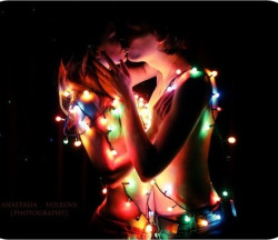 blackbulls-whitegirls-bliss:  There must be some mistletoe over their heads, it’s a good tradition.