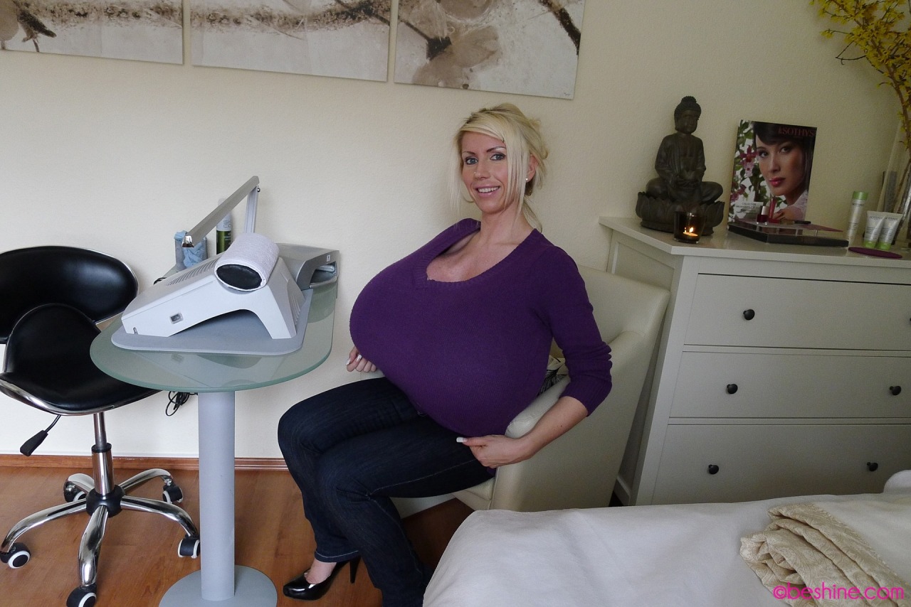 cultofbeshine:  n006813q:  Beshine  so gigantic, such a freak!